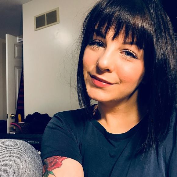 Meet your Posher, Tabitha - Picture 1 of 1